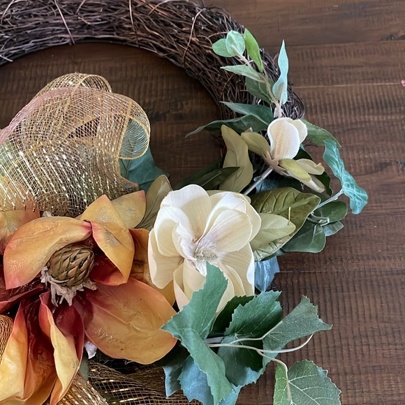 Soft neutral colors/ romantic wreath - Picture 3 of 5